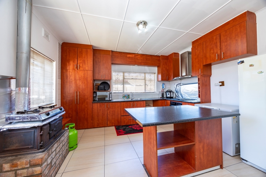 3 Bedroom Property for Sale in Peerless Park East Western Cape